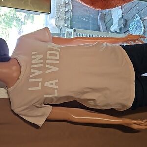 Livin' La Vida Light Pink T 3/10$